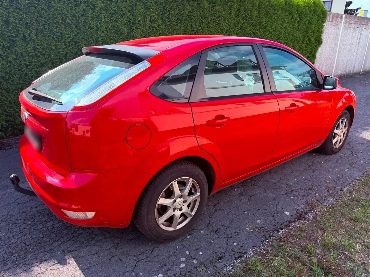 Gebraucht Ford Focus 101 PS (74 kW) 2010 Rot Limousine