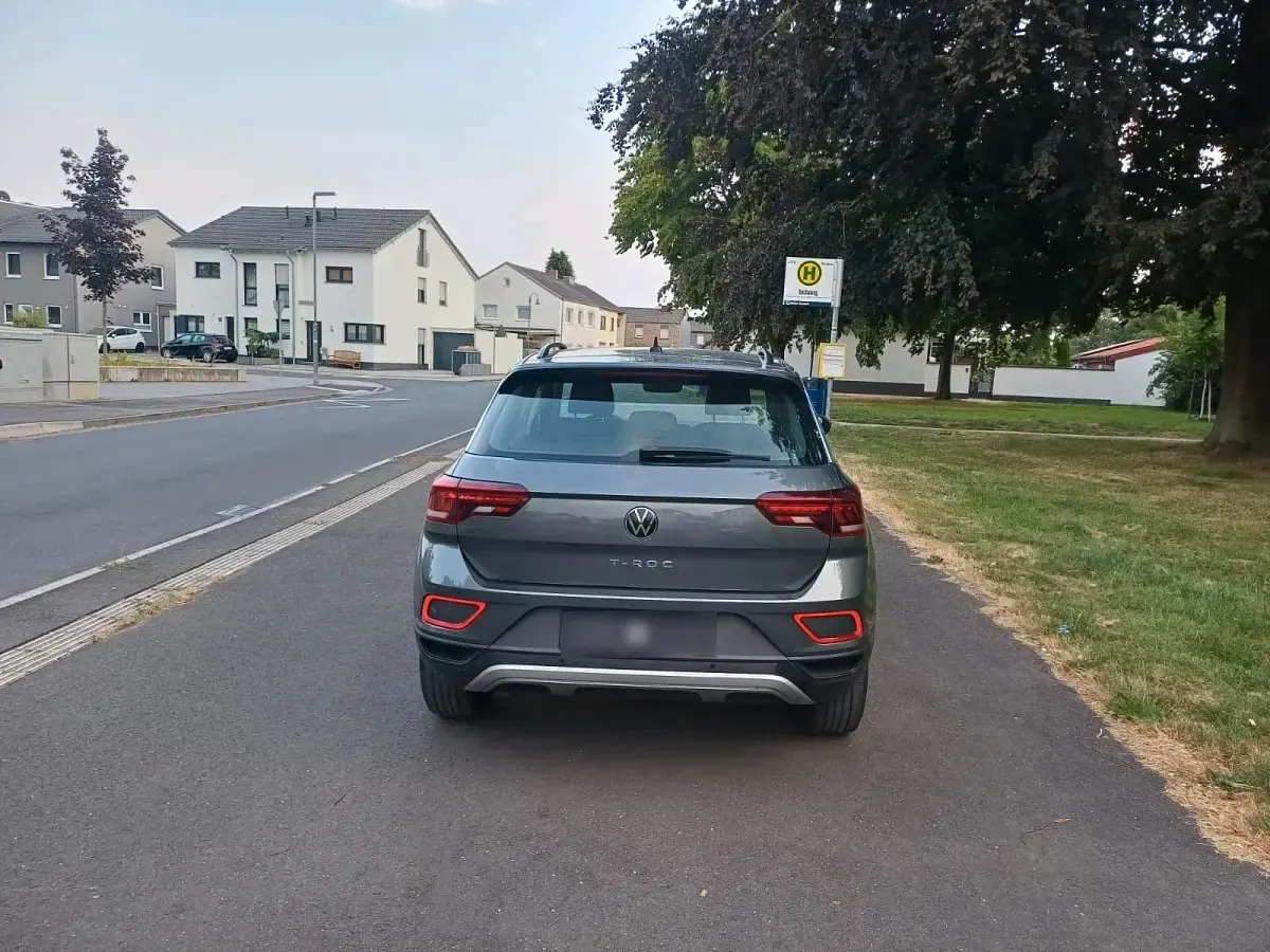 Gebraucht VW T-Roc 110 PS (80 kW) 2023 Grau SUV