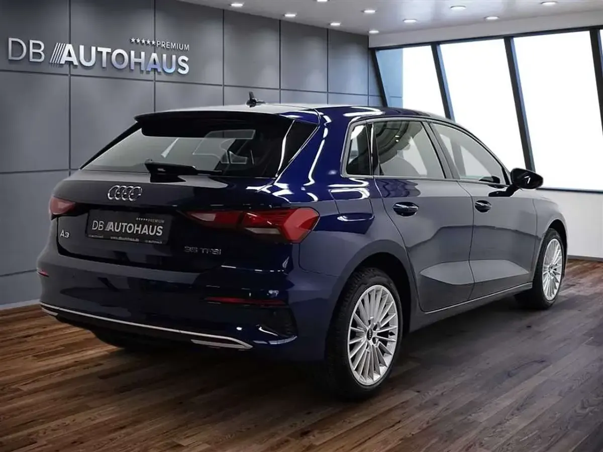 Second-hand Audi A3 Advanced Plus 150 CP (110 kW) 2024 Albastru Berlinǎ