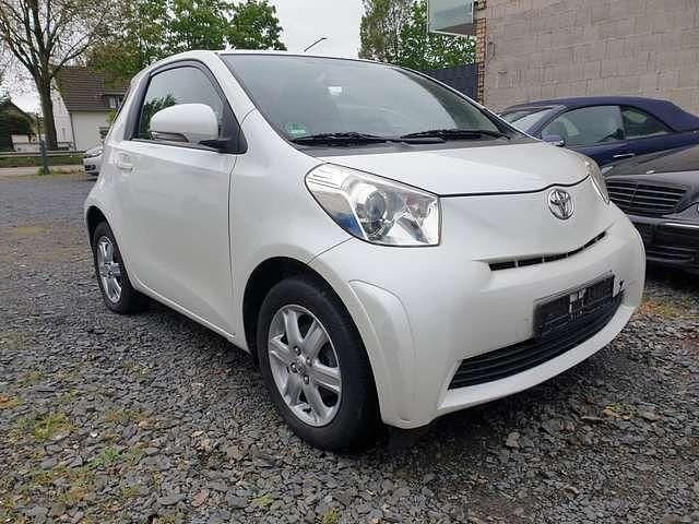 Weiß (metallic) Gebraucht 2009 Toyota iQ Kleinwagen | 5.490 € (Fairer Preis) - Bild 1/4