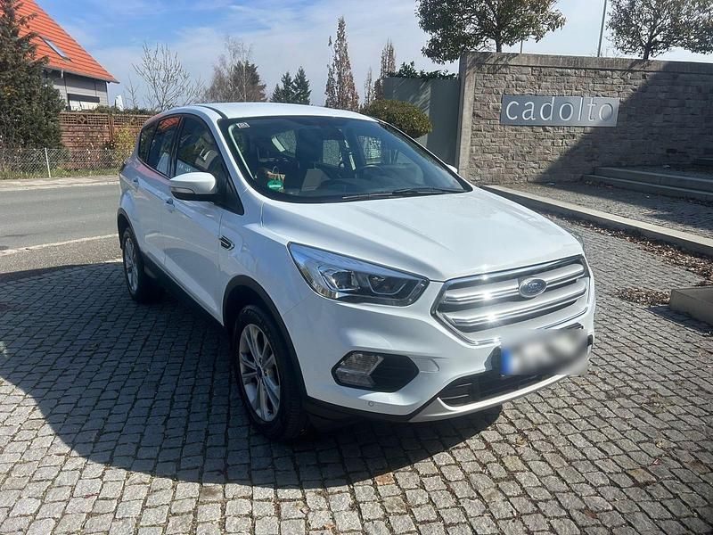 Gebraucht Ford Kuga Titanium 150 PS (110 kW) 2019 Weiß SUV