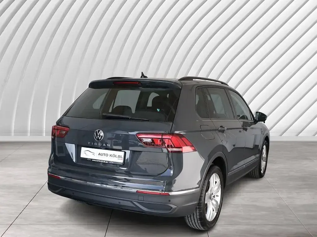 Gebraucht VW Tiguan Life 150 PS (110 kW) 2023 Uranograu SUV