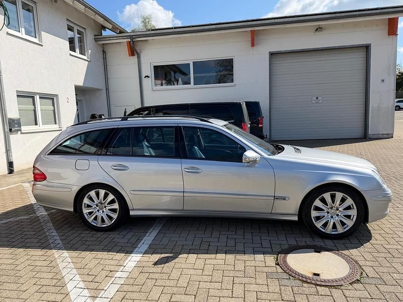 Gebraucht Mercedes E320 224 PS (164 kW) 2007 Silber Kombi