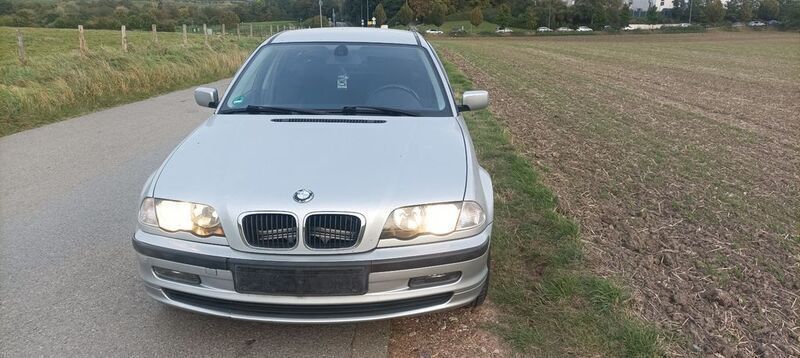 Silber Gebraucht 2000 BMW 318 Limousine | 2.100 € (Fairer Preis) - Bild 1/4
