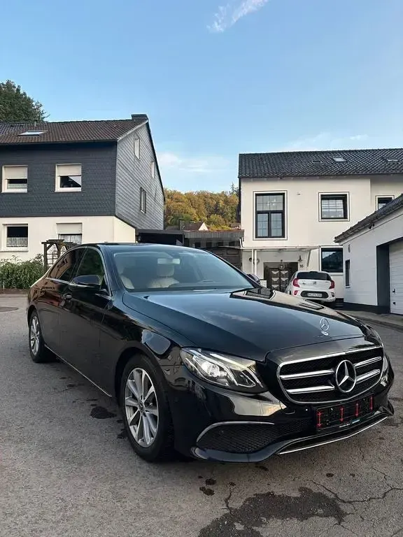 Gebraucht Mercedes E200 160 PS (117 kW) 2020 Schwarz Limousine