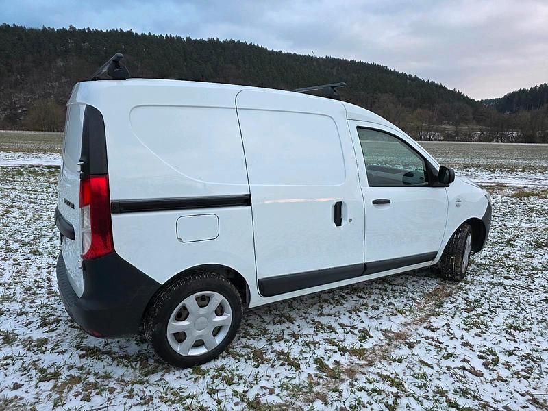 Gebraucht Dacia Dokker 102 PS (75 kW) 2018 Weiß Van / Kleinbus