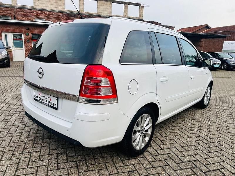 Gebraucht Opel Zafira Family 120 PS (88 kW) 2014 Weiß Van / Kleinbus