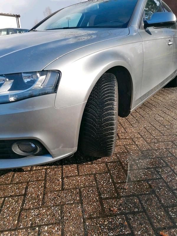 Gebraucht Audi A4 160 PS (117 kW) 2011 Grau Limousine
