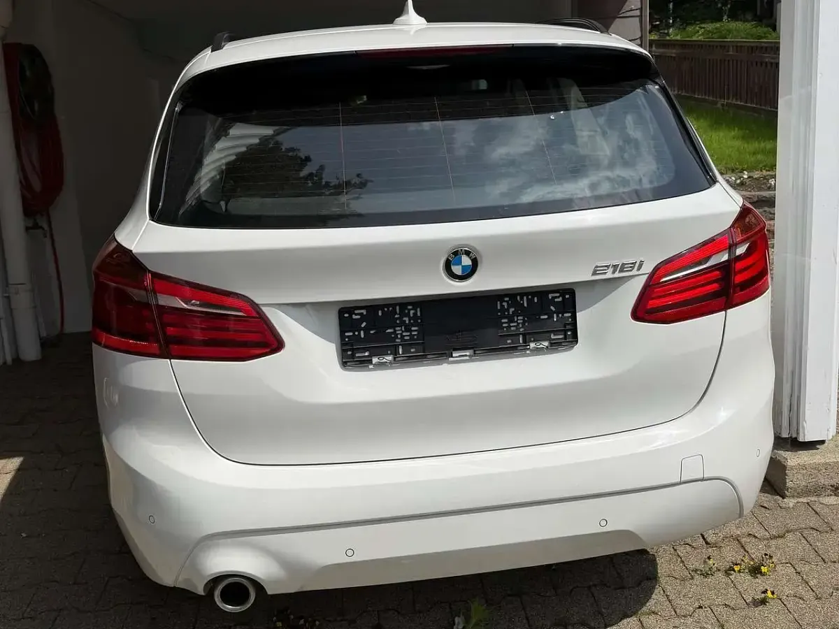 Używany BMW 218 Advantage 140 KM (102 kW) 2020 Biały Kombi