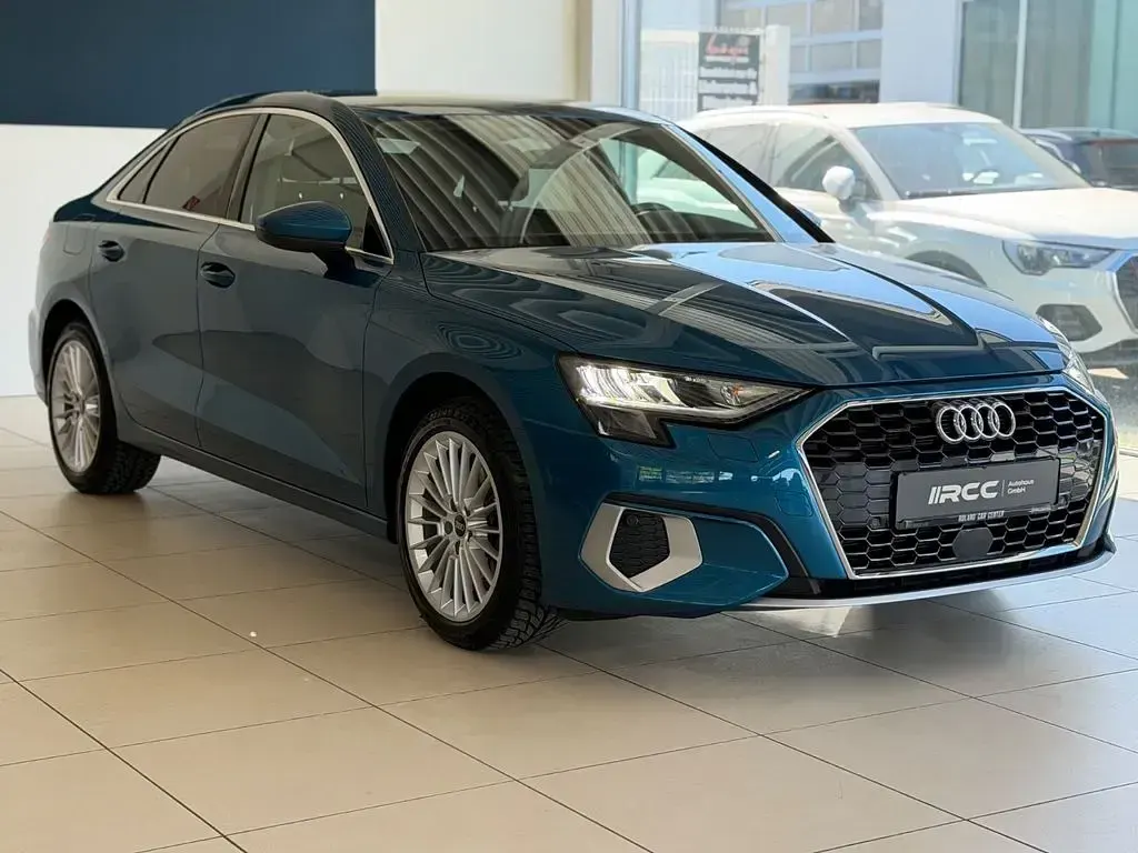 Gebraucht Audi A3 Ambiente 150 PS (110 kW) 2023 Blau Limousine