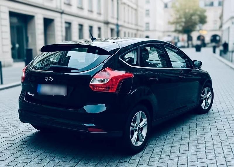 Gebraucht Ford Focus 101 PS (74 kW) 2012 Schwarz Coupé