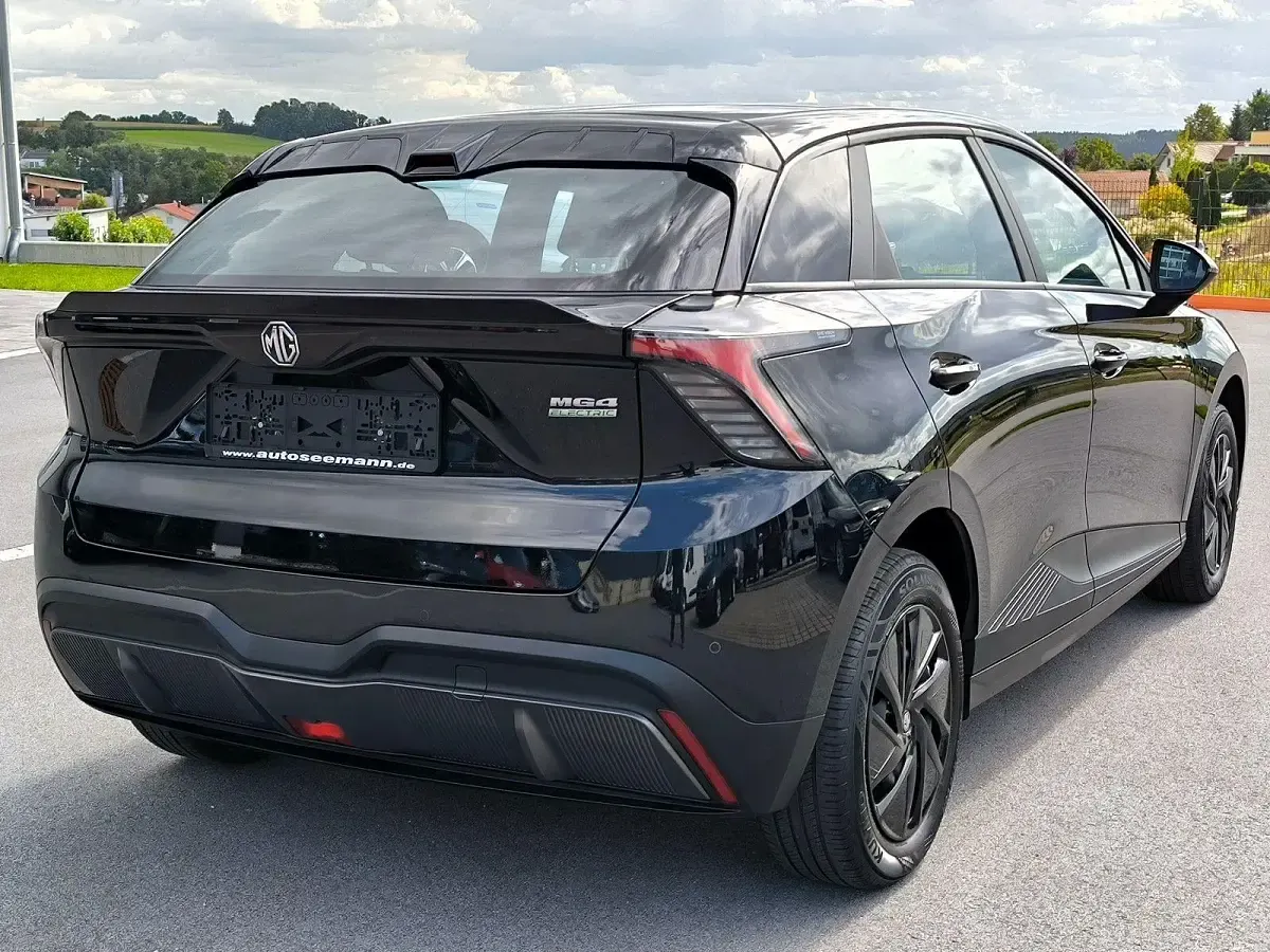 Gebraucht MG MG4 EV 125 kW (170 PS) 2023 Schwarz Kleinwagen