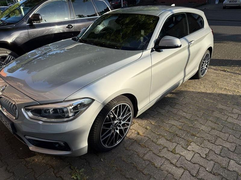 Silber Gebraucht 2019 BMW 116 M Sport Kleinwagen | 17.500 € (Fairer Preis) - Bild 1/4
