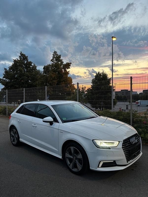 Weiß Gebraucht 2017 Audi A3 e-tron Kleinwagen | 14.700 € (Fairer Preis) - Bild 1/4