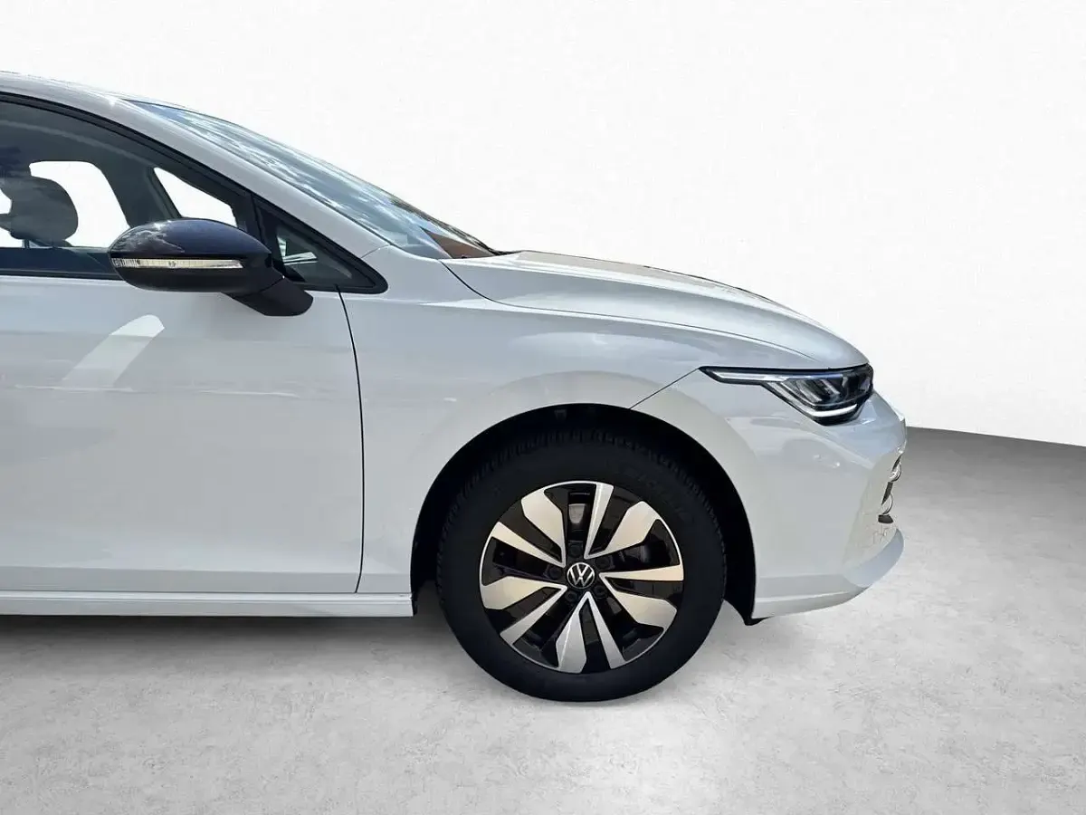 Second-hand VW Golf VIII Goal 116 CP (85 kW) 2025 Alb Berlinǎ