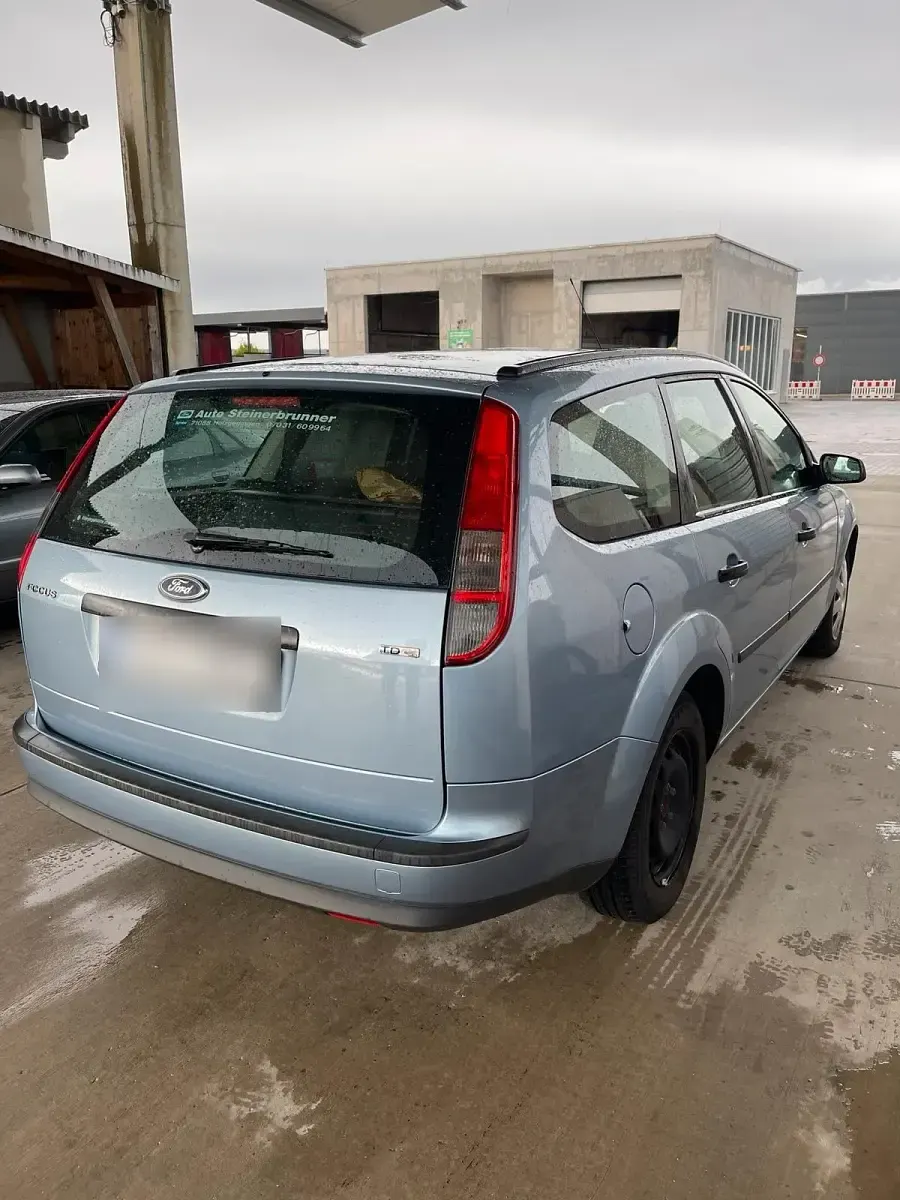 Używany Ford Focus 101 KM (74 kW) 2006 Niebieski Kombi
