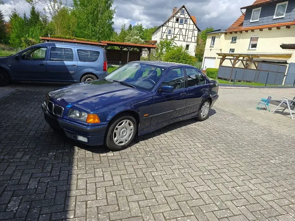Gebraucht BMW 316 102 PS (75 kW) 1997 Blau Limousine
