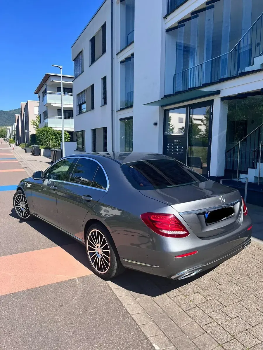 Gebraucht Mercedes E220 197 PS (144 kW) 2016 Grau Limousine