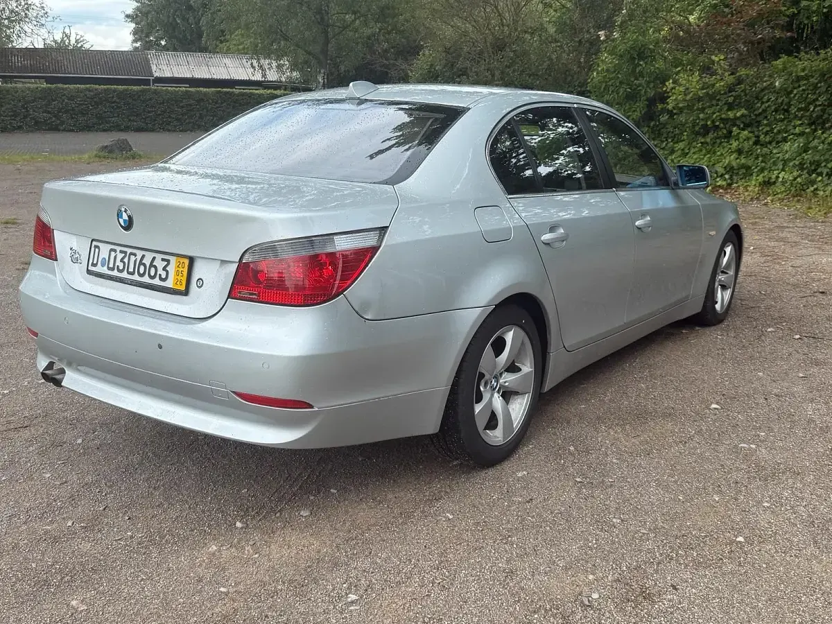 Gebraucht BMW 530 240 PS (176 kW) 2004 Silber Limousine