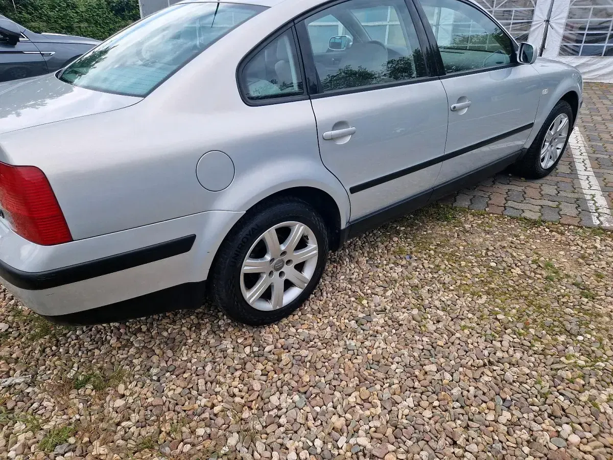 Gebraucht VW Passat 101 PS (74 kW) 2000 Silber Limousine