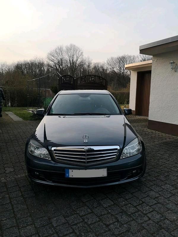 Grau Gebraucht 2009 Mercedes C200 Limousine | 7.000 € (Fairer Preis) - Bild 1/4