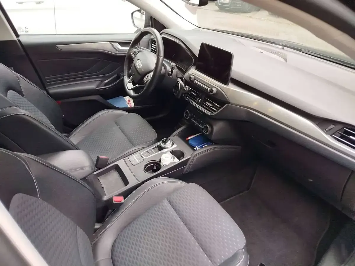 Gebraucht Ford Focus Titanium 120 PS (88 kW) 2020 Grau Kombi