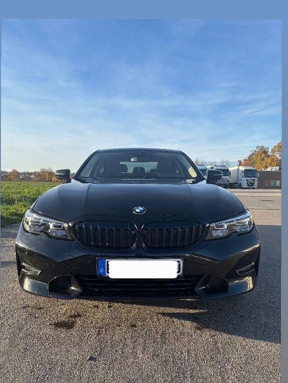 Schwarz Gebraucht 2020 BMW 320 Sport Line Limousine | 26.100 € (Superpreis) - Bild 1/4