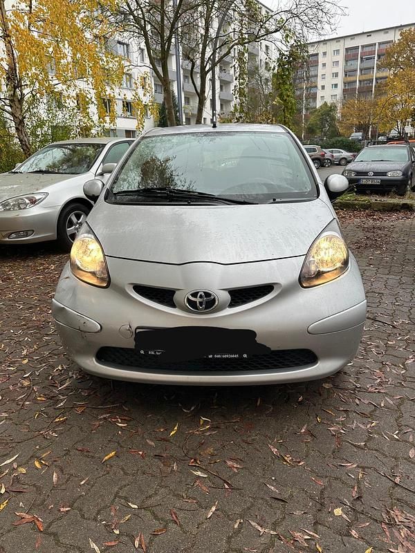 Silber Gebraucht 2008 Toyota Aygo Kleinwagen | 3.750 € (Fairer Preis) - Bild 1/4