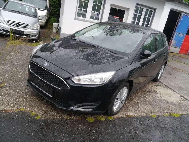 Schwarz Gebraucht 2016 Ford Focus Trend Kombi | 6.990 € (Guter Preis) - Bild 1/4