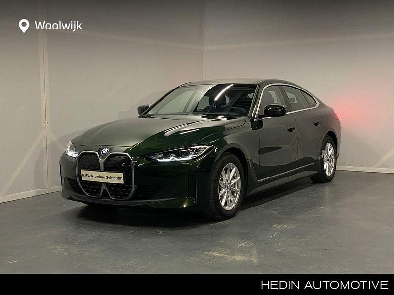 Grün Gebraucht 2023 BMW i4 Sport Line Limousine | 35.514 € (Guter Preis) - Bild 1/4