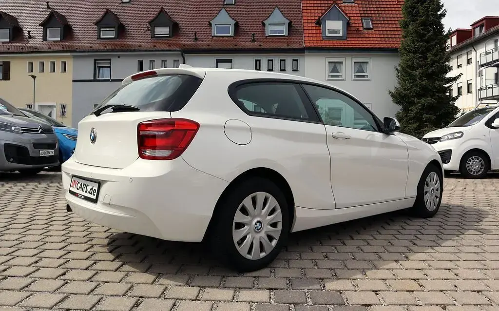 Gebraucht BMW 114 102 PS (75 kW) 2013 Weiß Kleinwagen