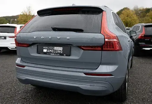 Używany Volvo XC60 Core 197 KM (144 kW) 2023 Szary SUV
