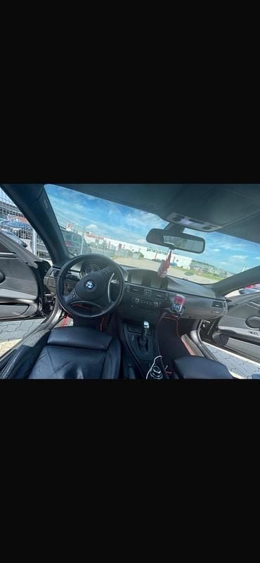 Gebraucht BMW 320 163 PS (119 kW) 2009 Schwarz Coupé