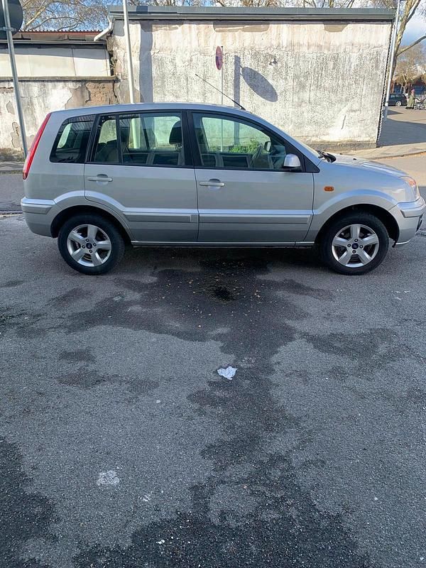 Gebraucht Ford Fusion 80 PS (58 kW) 2009 Silber Kleinwagen