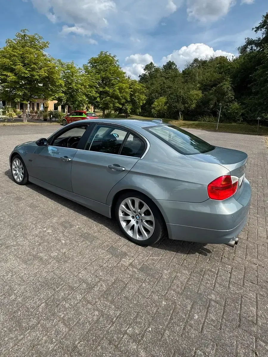 Gebraucht BMW 325 218 PS (160 kW) 2005 Grau Limousine