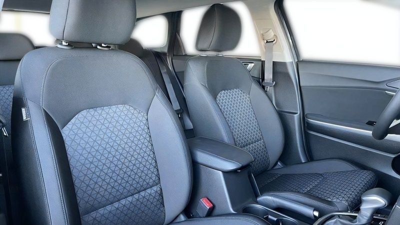 Neu Kia Ceed 140 PS (102 kW) 2025 Grau Kleinwagen