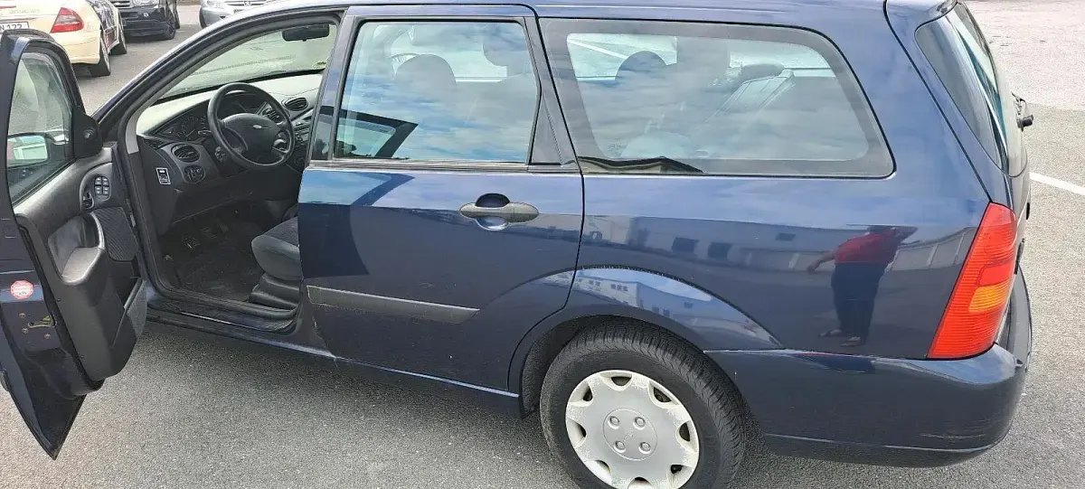 Gebraucht Ford Focus 100 PS (73 kW) 1999 Blau Kombi