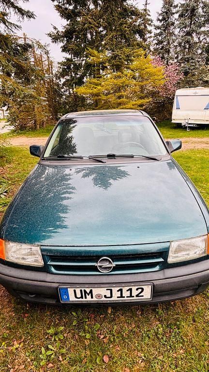 Second-hand Opel Astra 71 CP (52 kW) 1995 Verde Berlinǎ