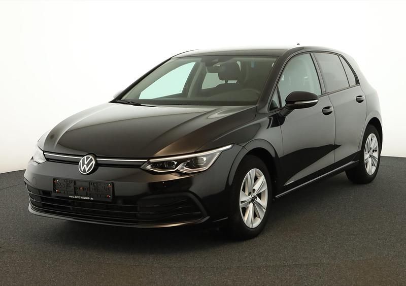 Gebraucht VW Golf Life 131 PS (96 kW) 2023 Deep black perleffekt SUV