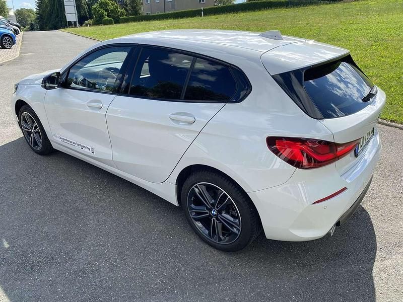 Gebraucht BMW 118 Sport Line 136 PS (100 kW) 2022 Weiss Kleinwagen