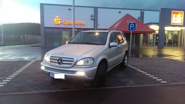 Gebraucht Mercedes ML270 222 PS (163 kW) 2003 Silber metallic SUV