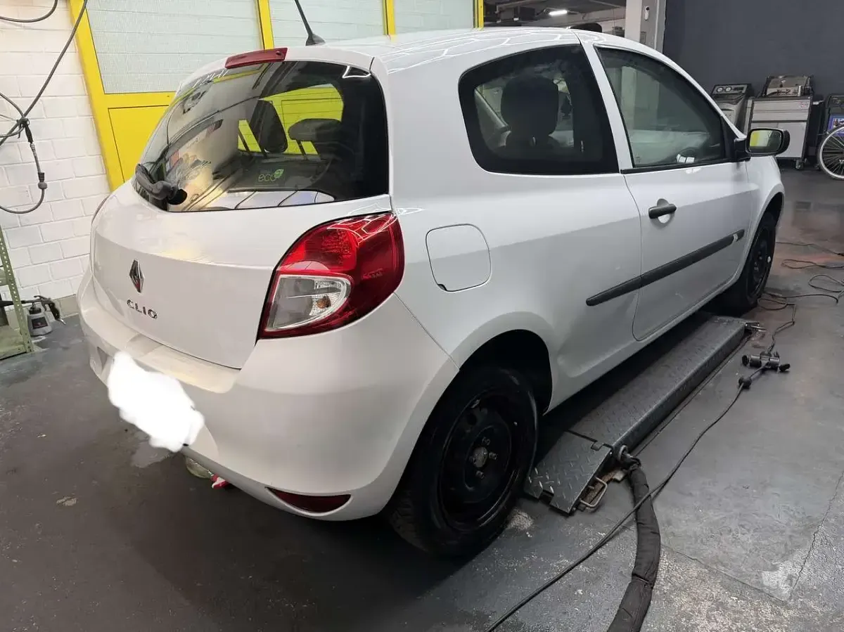 Gebraucht Renault Clio II Expression 75 PS (55 kW) 2009 Limousine