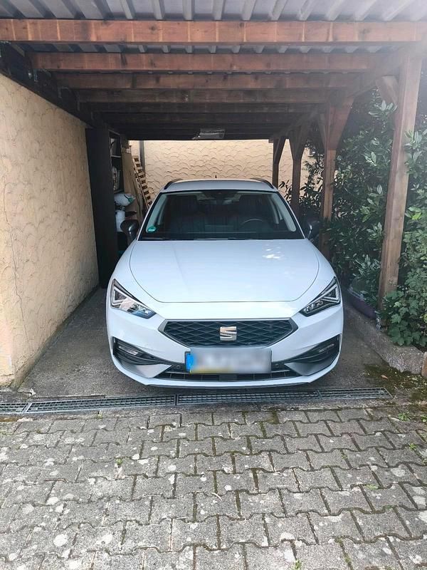 Weiß Gebraucht 2024 Seat Leon FR Kombi | 26.250 € (Fairer Preis) - Bild 1/4