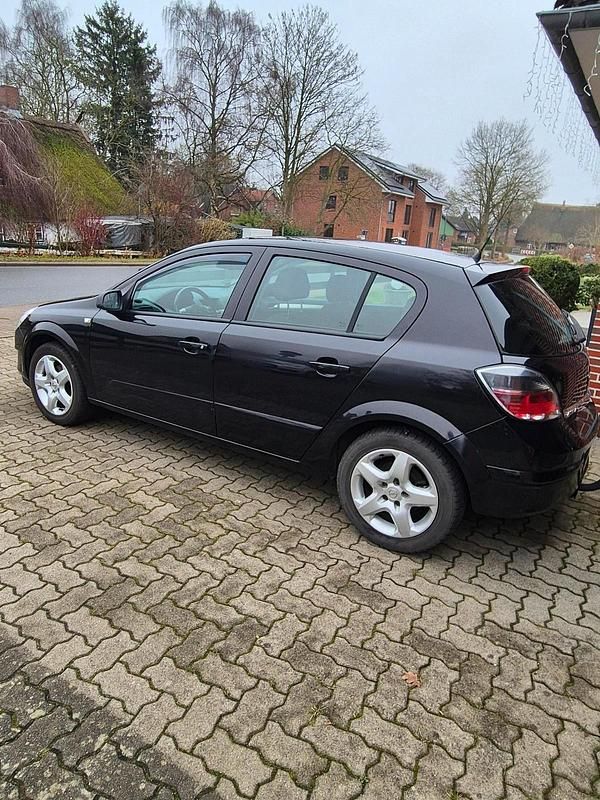 Schwarz Gebraucht 2008 Opel Astra Limousine | 1.300 € (Guter Preis) - Bild 1/4