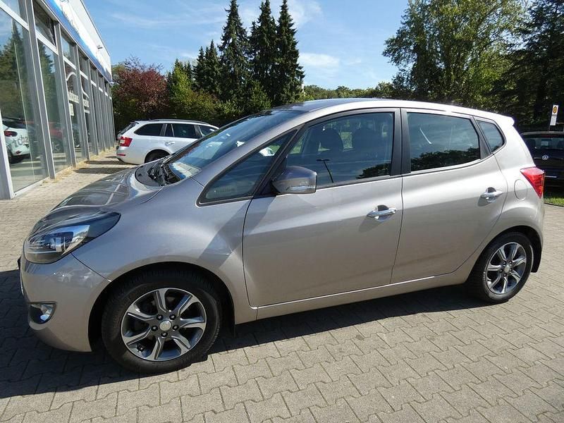 Weiß Gebraucht 2016 Hyundai ix20 Trend Van / Kleinbus | 8.490 € (Fairer Preis) - Bild 1/4