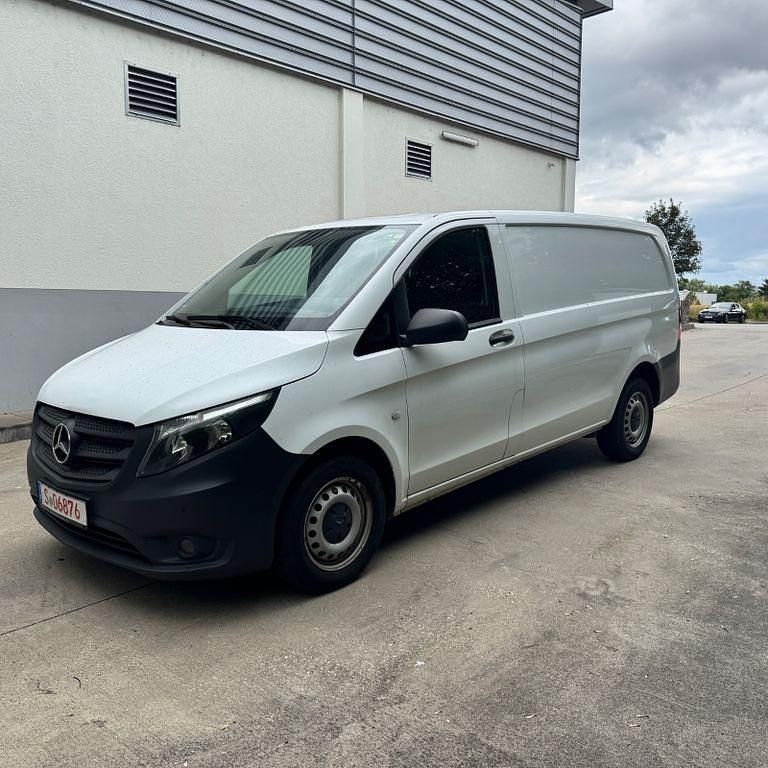 Weiß Gebraucht 2018 Mercedes Vito Van / Kleinbus | 15.200 € (Fairer Preis) - Bild 1/4
