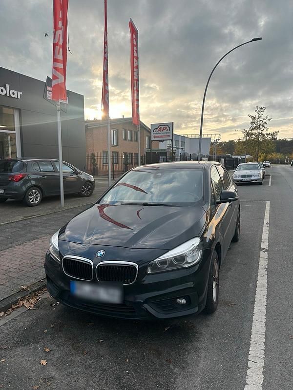 Schwarz Gebraucht 2016 BMW 218 Active Tourer Van / Kleinbus | 4.900 € (Superpreis) - Bild 1/4