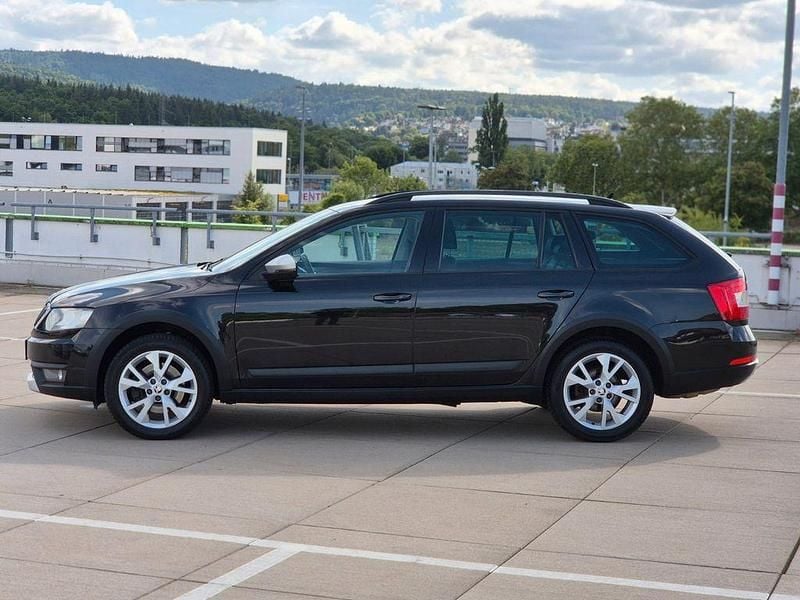 Gebraucht Skoda Octavia Scout Scout 4x4 184 PS (135 kW) 2015 Schwarz Kombi