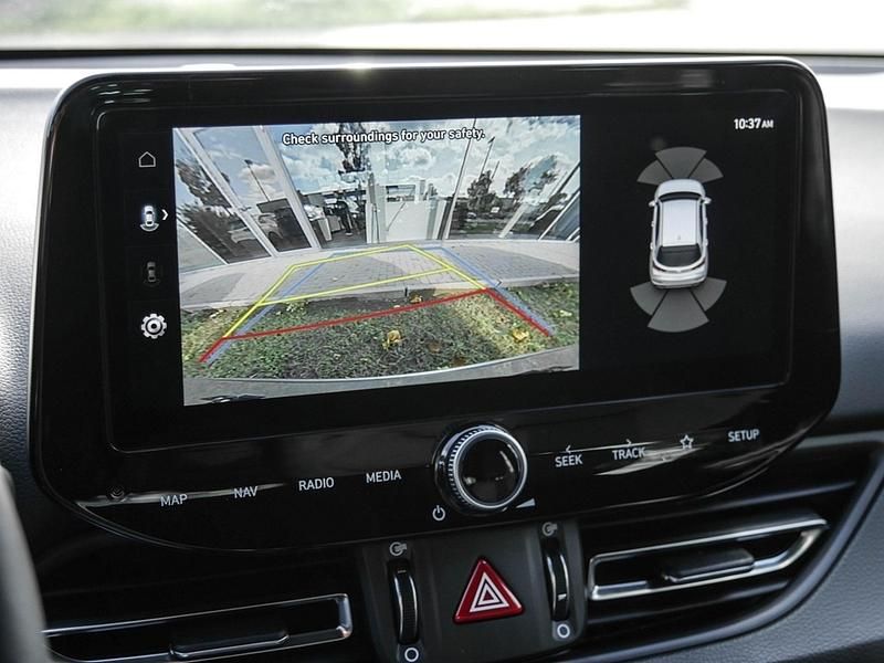 Neu Hyundai i30 Advantage 140 PS (102 kW) 2025 Silber Limousine