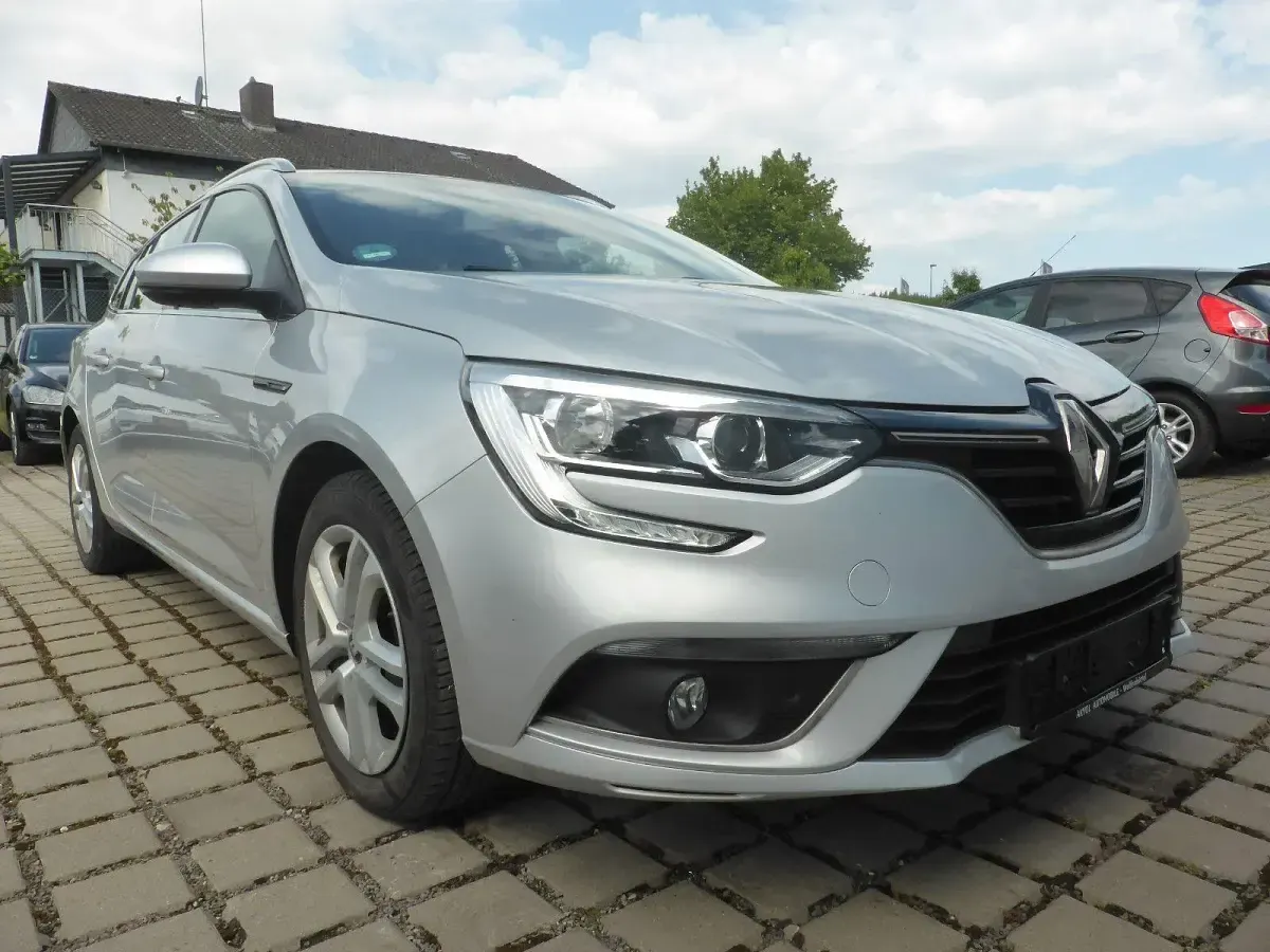Gebraucht Renault Mégane GrandTour Experience 132 PS (97 kW) 2018 Silber Kombi